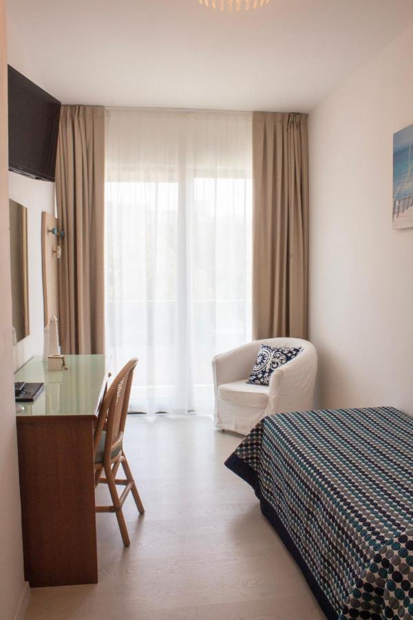 Hotel Hiki 3 Superior Бибионе Экстерьер фото